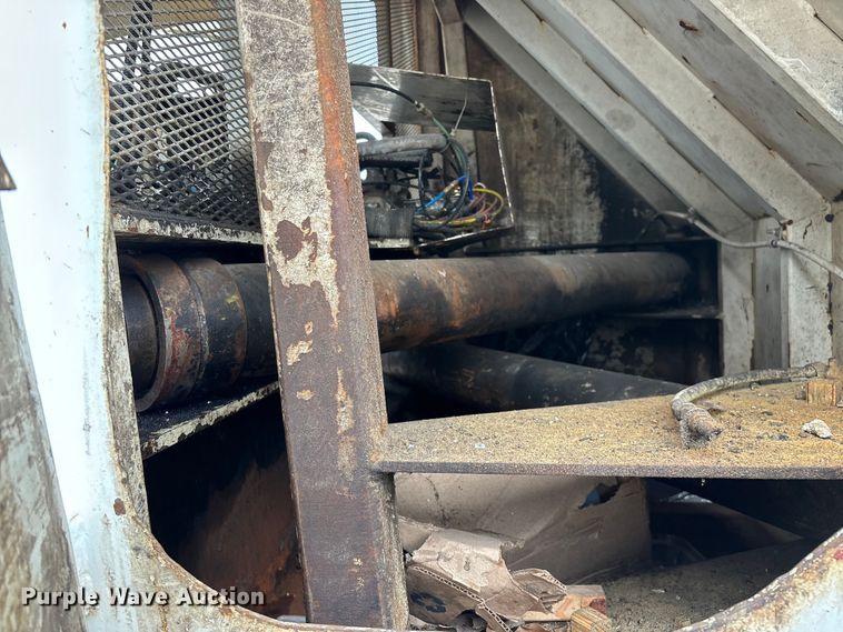 image for item FG0220 2008 Mack refuse truck