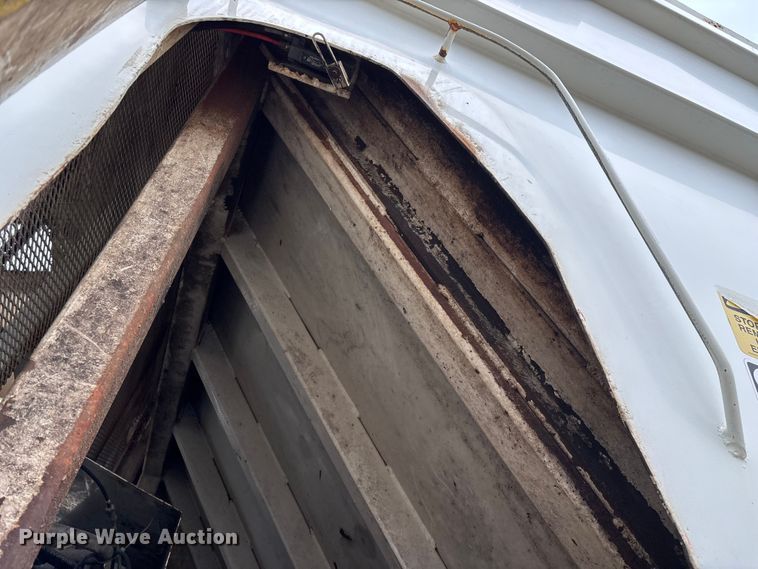 image for item FG0220 2008 Mack refuse truck