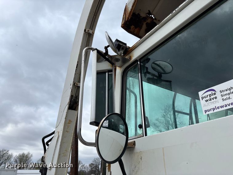 image for item FG0220 2008 Mack refuse truck