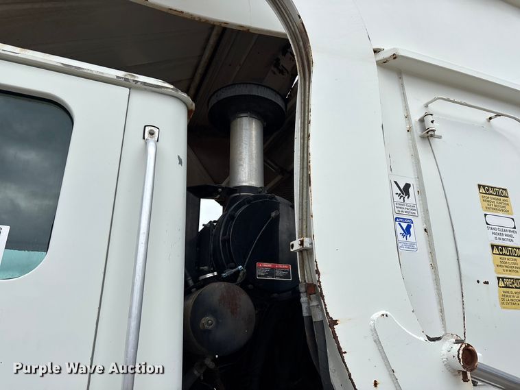 image for item FG0220 2008 Mack refuse truck