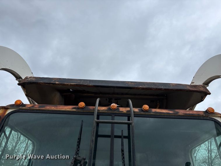 image for item FG0220 2008 Mack refuse truck