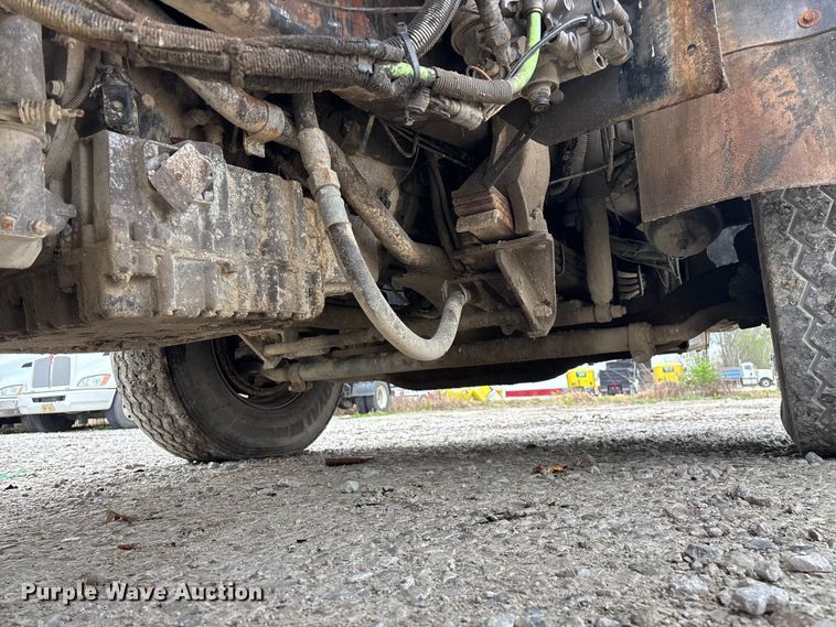 image for item FG0220 2008 Mack refuse truck