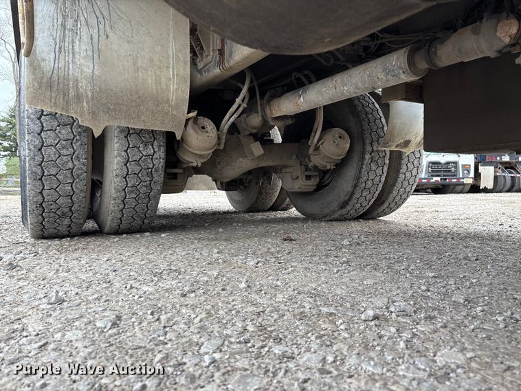 image for item FG0220 2008 Mack refuse truck