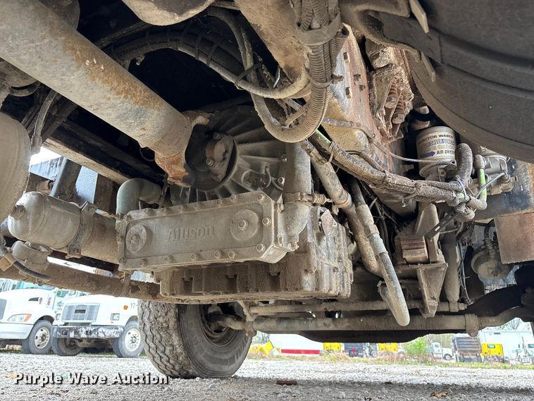 image for item FG0220 2008 Mack refuse truck