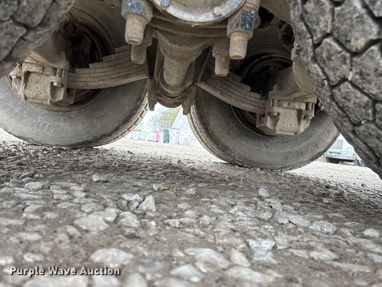 image for item FG0220 2008 Mack refuse truck