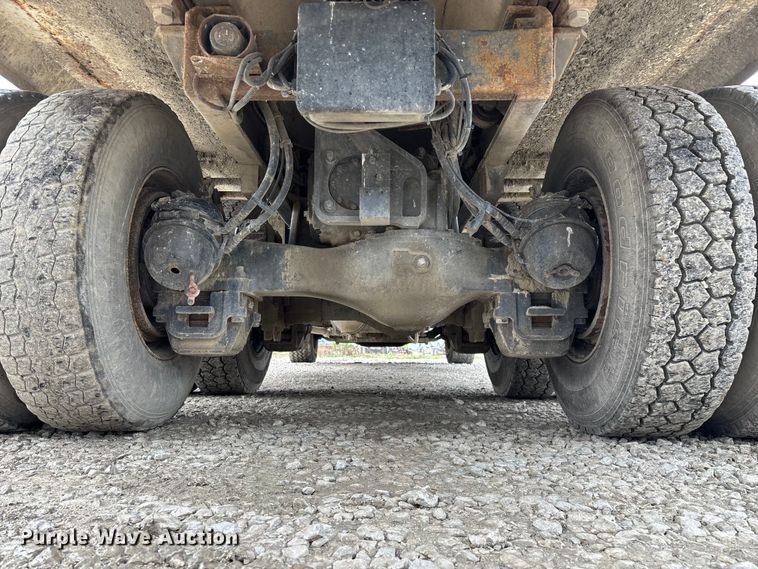 image for item FG0220 2008 Mack refuse truck