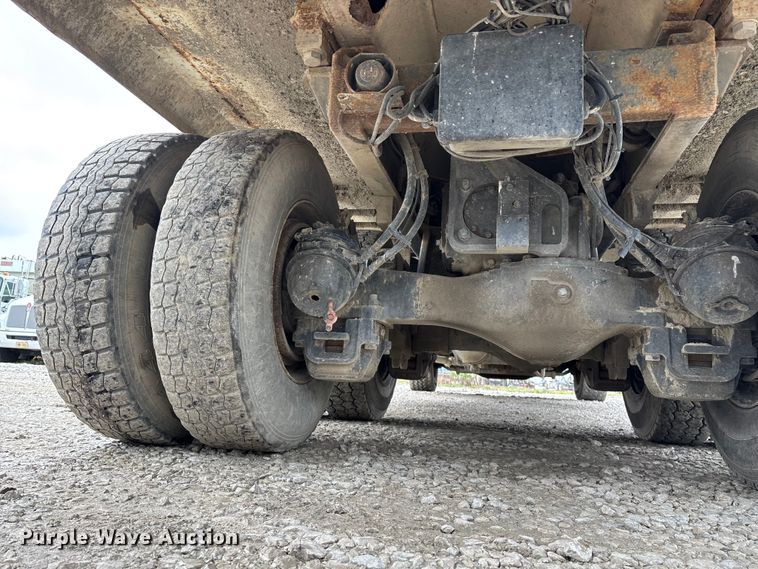 image for item FG0220 2008 Mack refuse truck