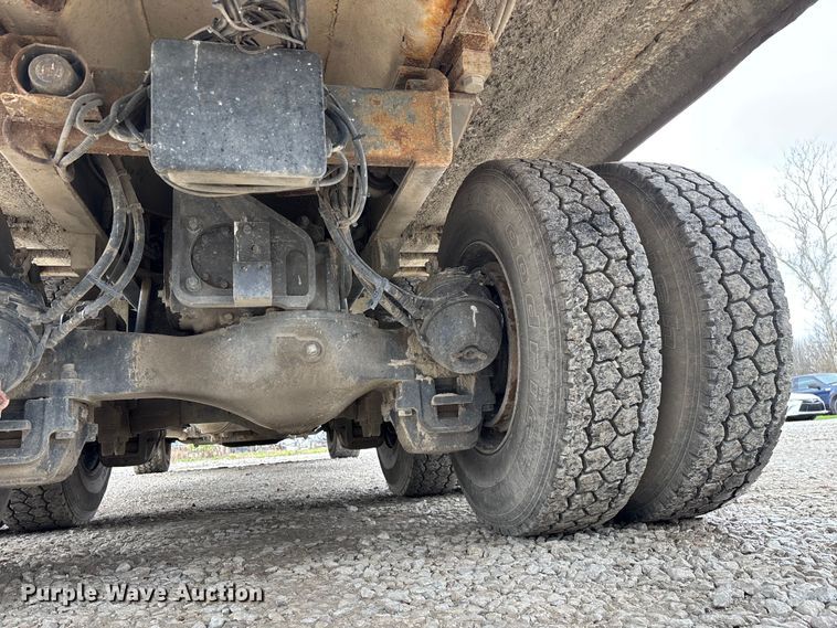 image for item FG0220 2008 Mack refuse truck