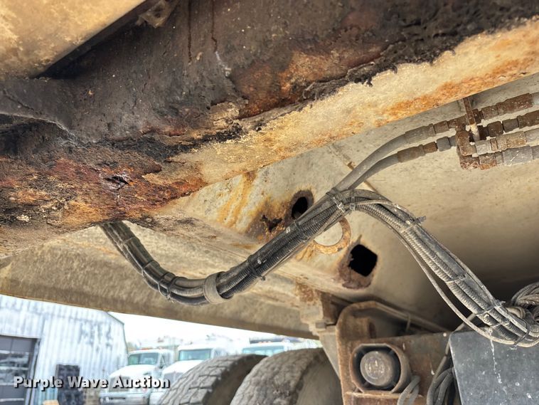 image for item FG0220 2008 Mack refuse truck