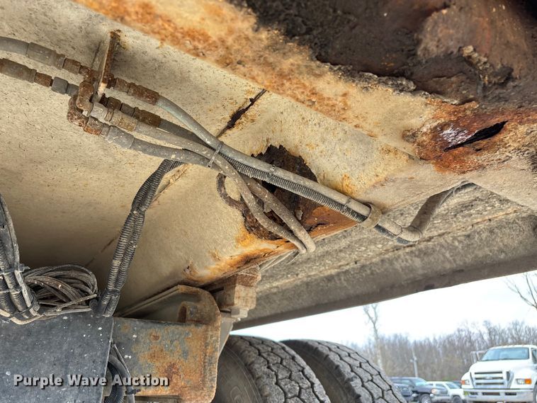 image for item FG0220 2008 Mack refuse truck