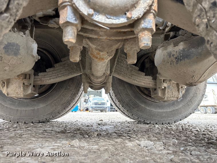 image for item FG0220 2008 Mack refuse truck