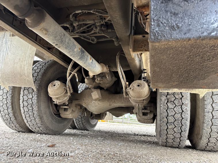 image for item FG0220 2008 Mack refuse truck