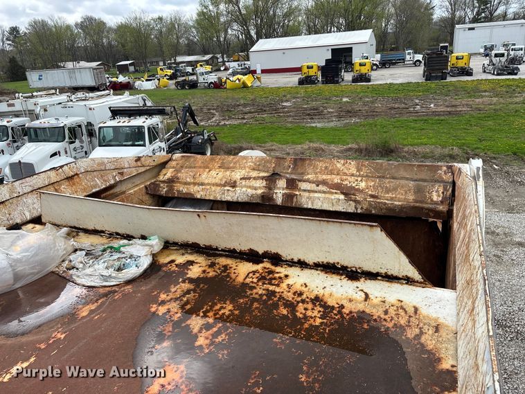 image for item FG0220 2008 Mack refuse truck