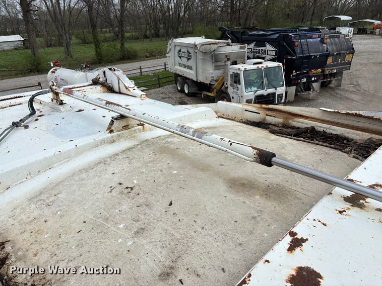 image for item FG0220 2008 Mack refuse truck