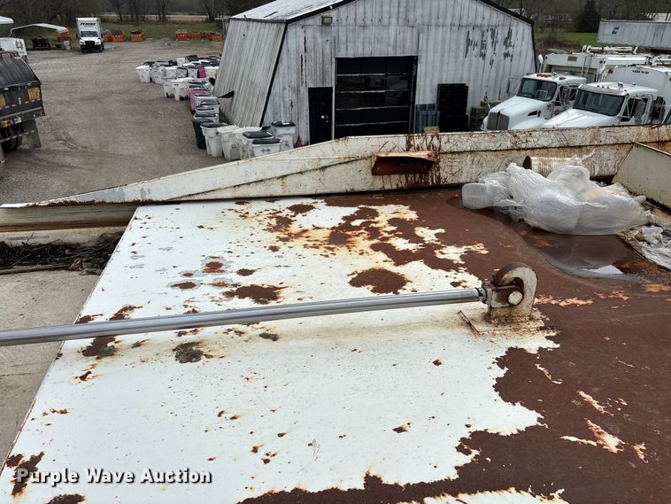 image for item FG0220 2008 Mack refuse truck