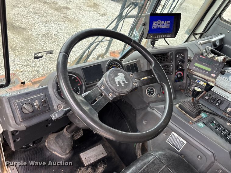 image for item FG0220 2008 Mack refuse truck