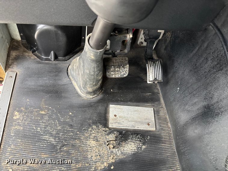 image for item FG0220 2008 Mack refuse truck