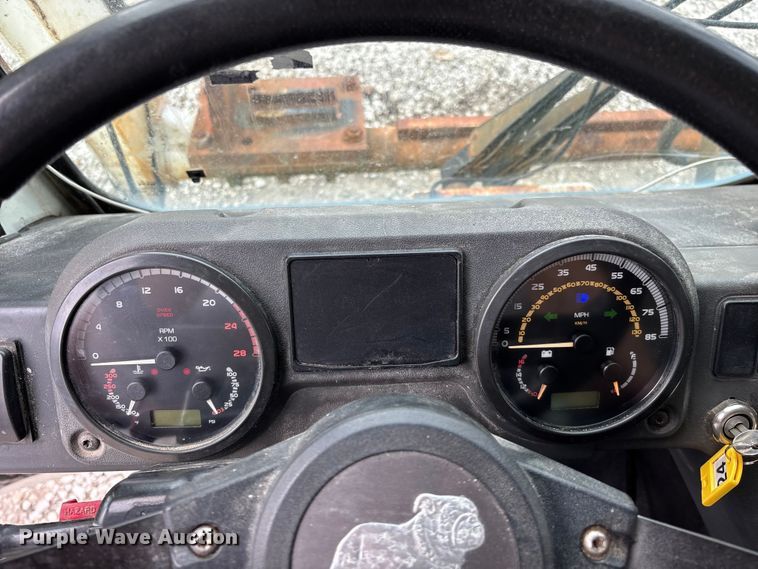 image for item FG0220 2008 Mack refuse truck