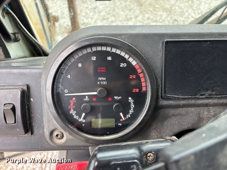 image for item FG0220 2008 Mack refuse truck