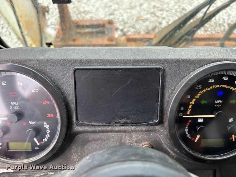 image for item FG0220 2008 Mack refuse truck