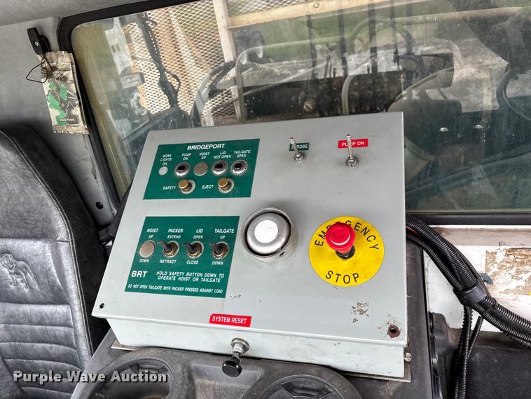 image for item FG0220 2008 Mack refuse truck