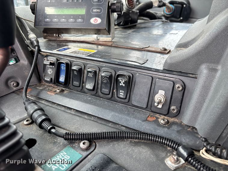 image for item FG0220 2008 Mack refuse truck