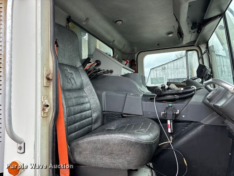 image for item FG0220 2008 Mack refuse truck