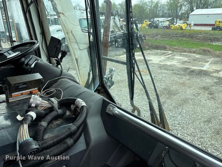 image for item FG0220 2008 Mack refuse truck