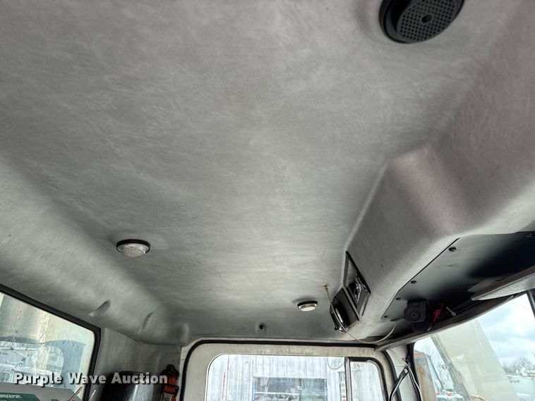 image for item FG0220 2008 Mack refuse truck