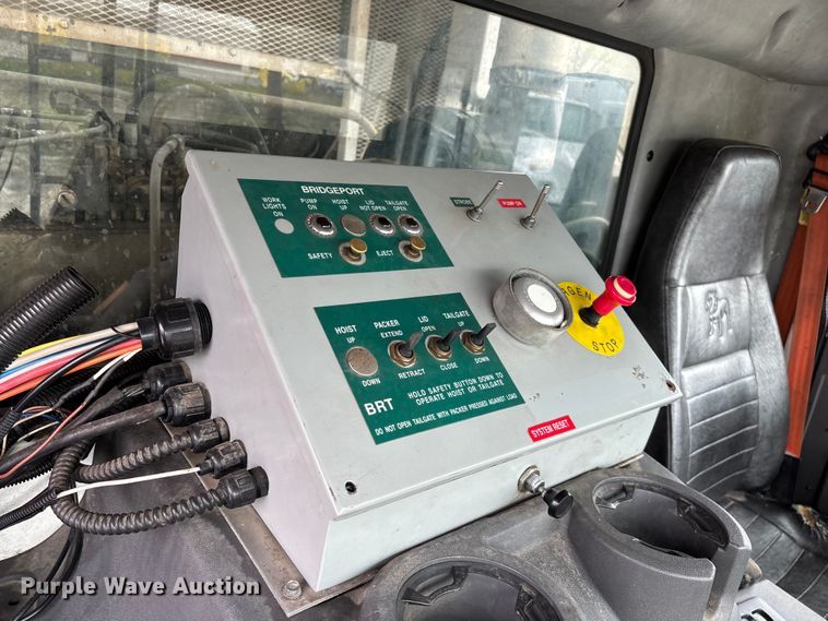 image for item FG0220 2008 Mack refuse truck