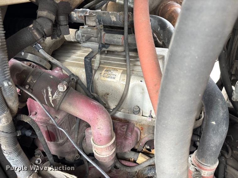 image for item FG0220 2008 Mack refuse truck