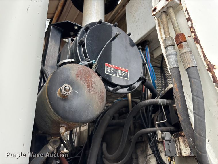 image for item FG0220 2008 Mack refuse truck