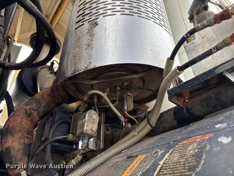 image for item FG0220 2008 Mack refuse truck