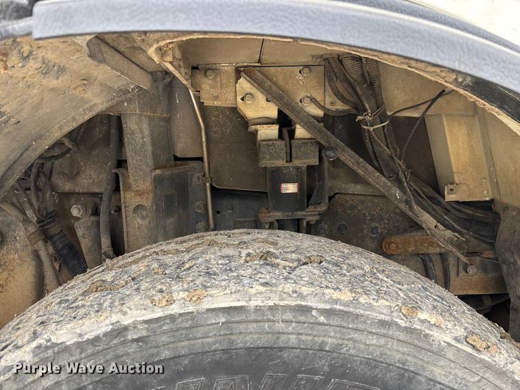 image for item FG0220 2008 Mack refuse truck