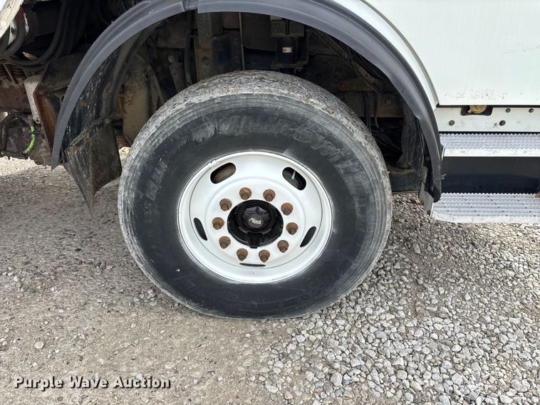 image for item FG0220 2008 Mack refuse truck