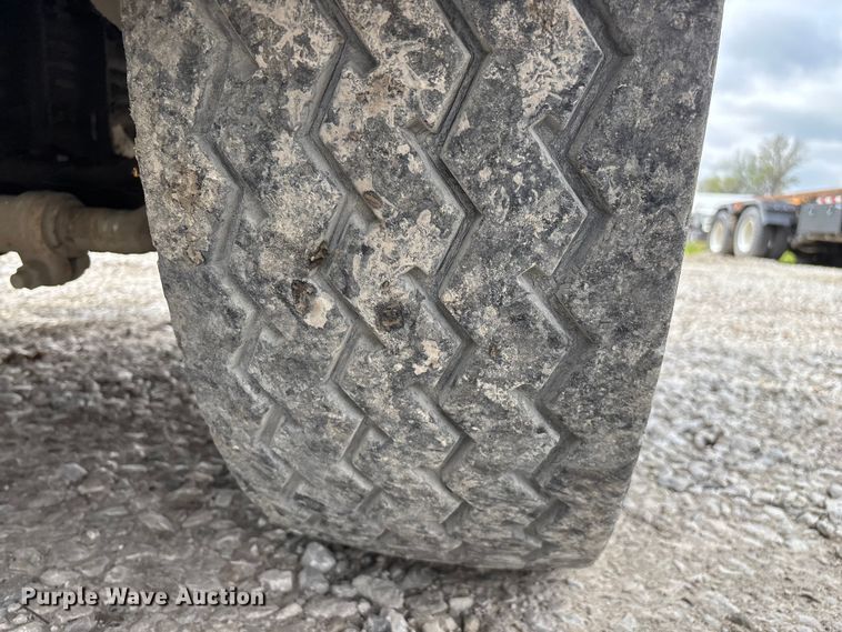 image for item FG0220 2008 Mack refuse truck