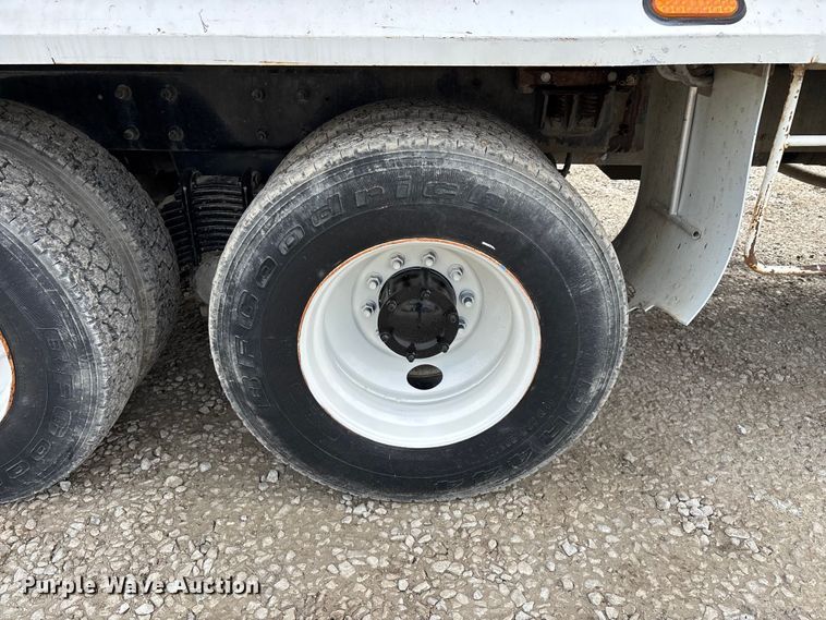 image for item FG0220 2008 Mack refuse truck