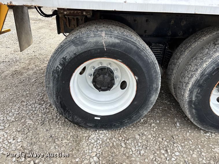 image for item FG0220 2008 Mack refuse truck