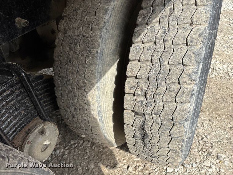 image for item FG0220 2008 Mack refuse truck