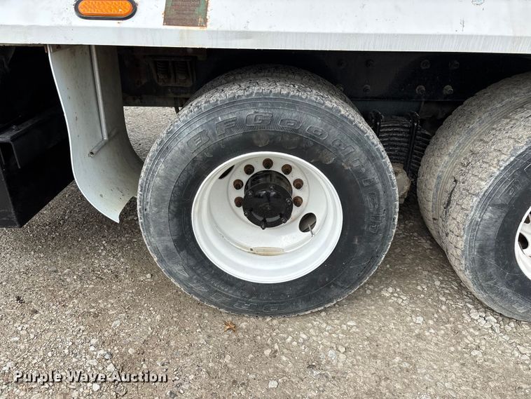 image for item FG0220 2008 Mack refuse truck