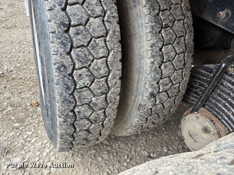 image for item FG0220 2008 Mack refuse truck