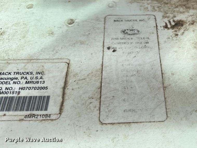 image for item FG0220 2008 Mack refuse truck