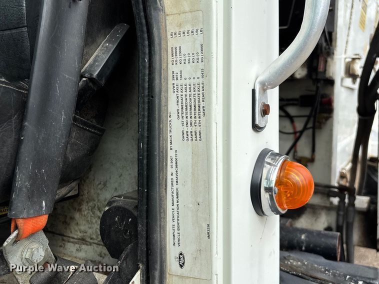 image for item FG0220 2008 Mack refuse truck