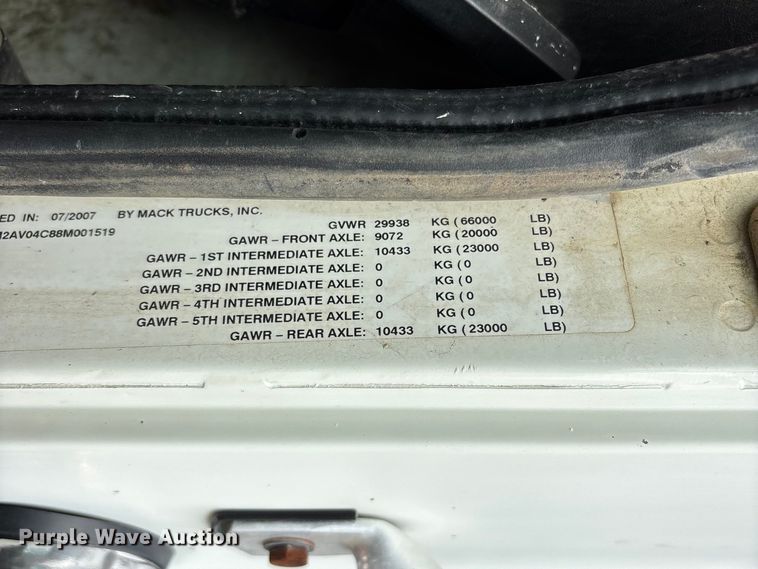 image for item FG0220 2008 Mack refuse truck