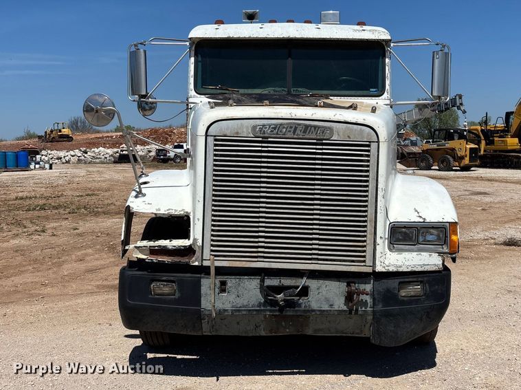 image for item FG0221 1993 Freightliner FLD truck cab and chassis