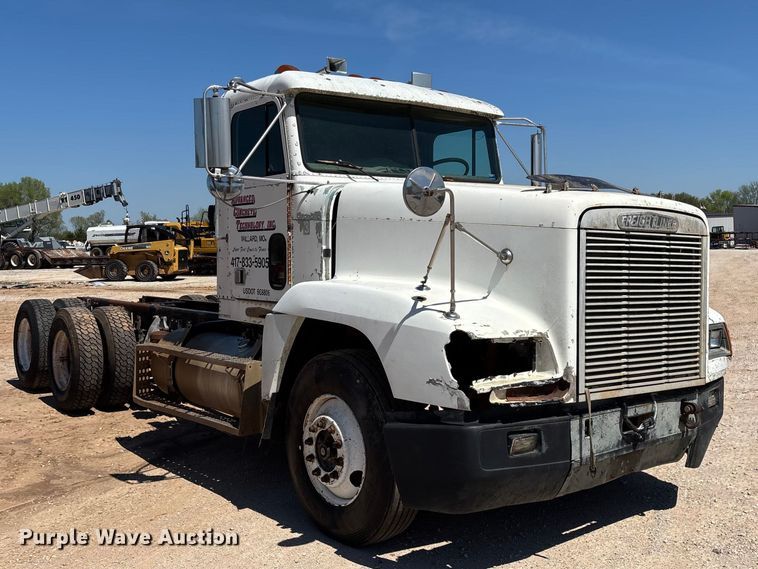 image for item FG0221 1993 Freightliner FLD truck cab and chassis