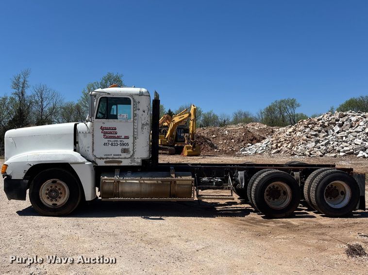image for item FG0221 1993 Freightliner FLD truck cab and chassis