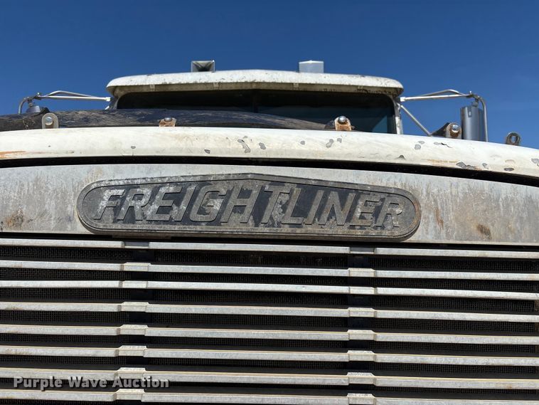 image for item FG0221 1993 Freightliner FLD truck cab and chassis