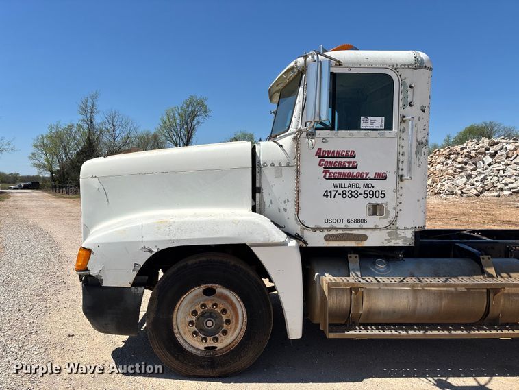 image for item FG0221 1993 Freightliner FLD truck cab and chassis