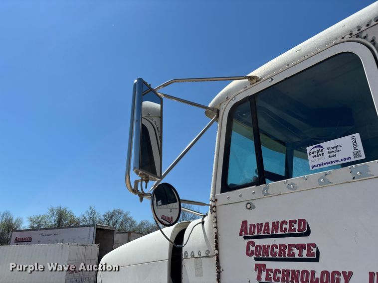 image for item FG0221 1993 Freightliner FLD truck cab and chassis